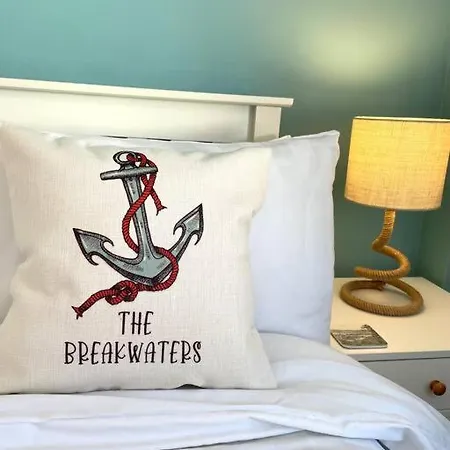 The Breakwaters, One Min From Harbour & Beach Scarborough