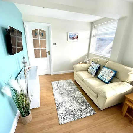 The Breakwaters, One Min From Harbour & Beach Apartment *