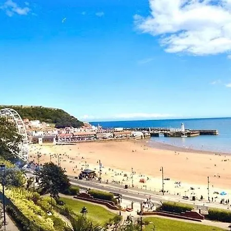 The Breakwaters, One Min From Harbour & Beach Apartment *